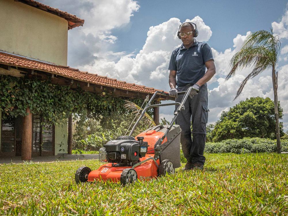 Cortacésped Husqvarna LC140 123cc